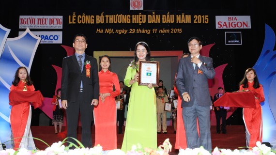 Thương hiệu Dầu Lạc Trường Sinh được vinh danh trong Lễ công bố Thương hiệu dẫn đầu năm 2015